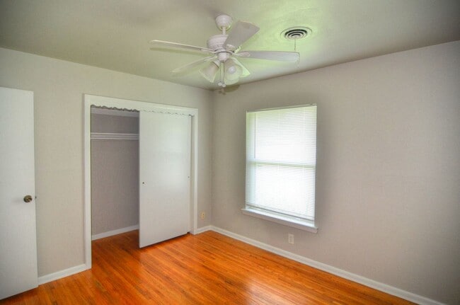 Building Photo - 2434 Dunloe Dr