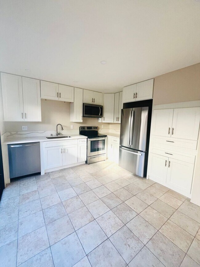Building Photo - LA JOLLA VILLAGE LIVING! SPACIOUS 3BD/2.5BA TOWNHOME AVAILABLE JUNE for $4,795/mo!