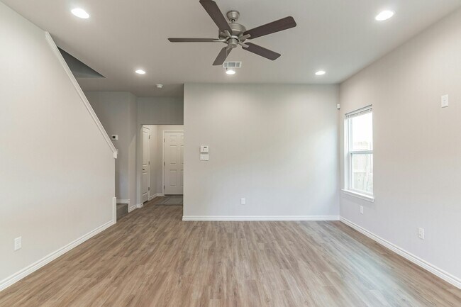 Building Photo - 116 Peruna Dr