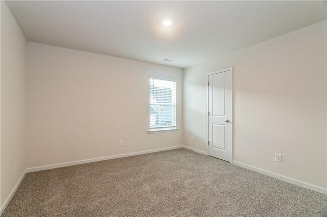 Building Photo - 631 Mackenzie Cv