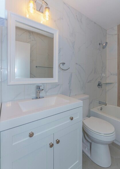 Building Photo - 128 Rockefeller Rd