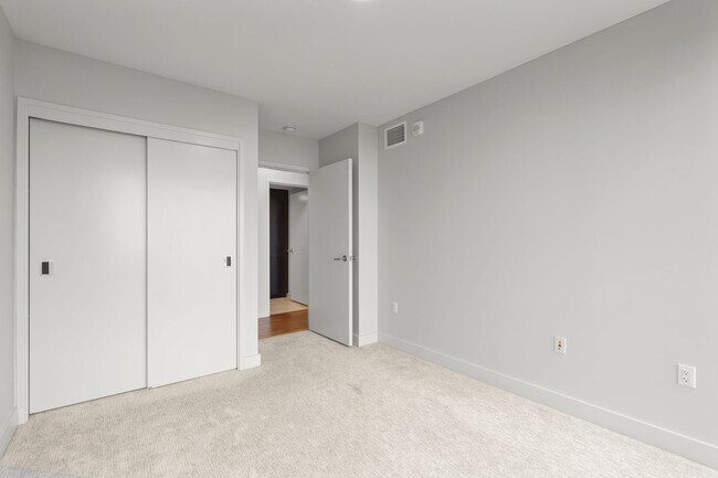 Building Photo - Beautiful Ocean View 2-Bedroom / 2-Bathroo...