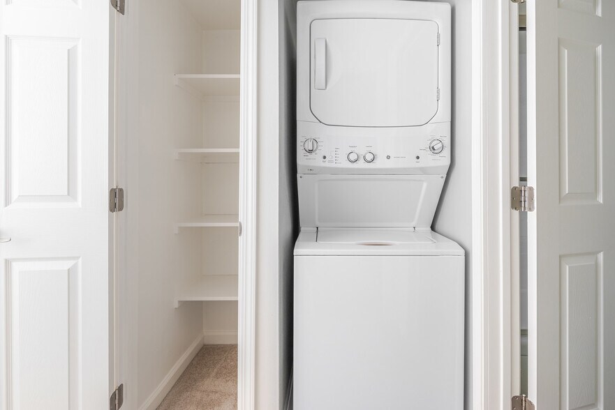 Building Photo - 141 Wellesley Cres