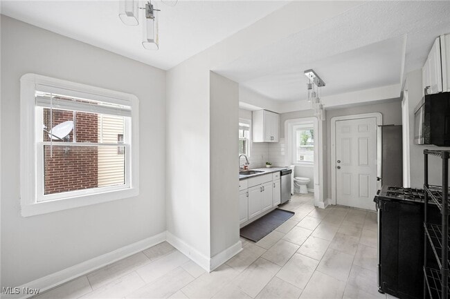 Building Photo - 1047 Hillstone Rd