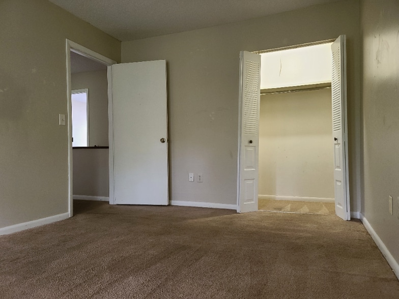 Building Photo - 441 Hickory Hill Dr