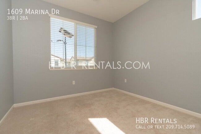 Building Photo - 1609 Marina Dr