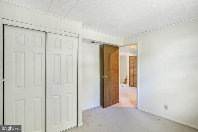 Building Photo - 1803 E Beech Rd