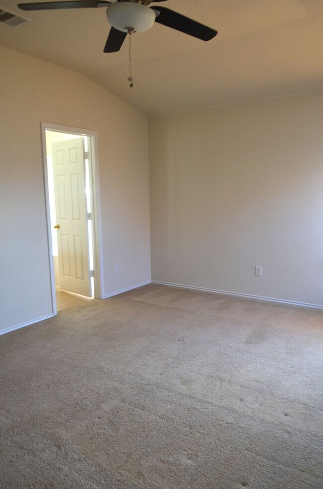 Building Photo - 3 bedroom, 2 bath house