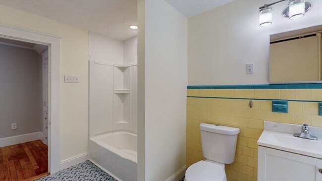 Building Photo - 54 Beeching St