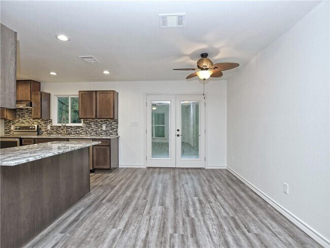 Building Photo - 208 Sendero Cove