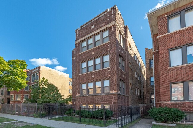 Building Photo - 6819 S Ridgeland Ave
