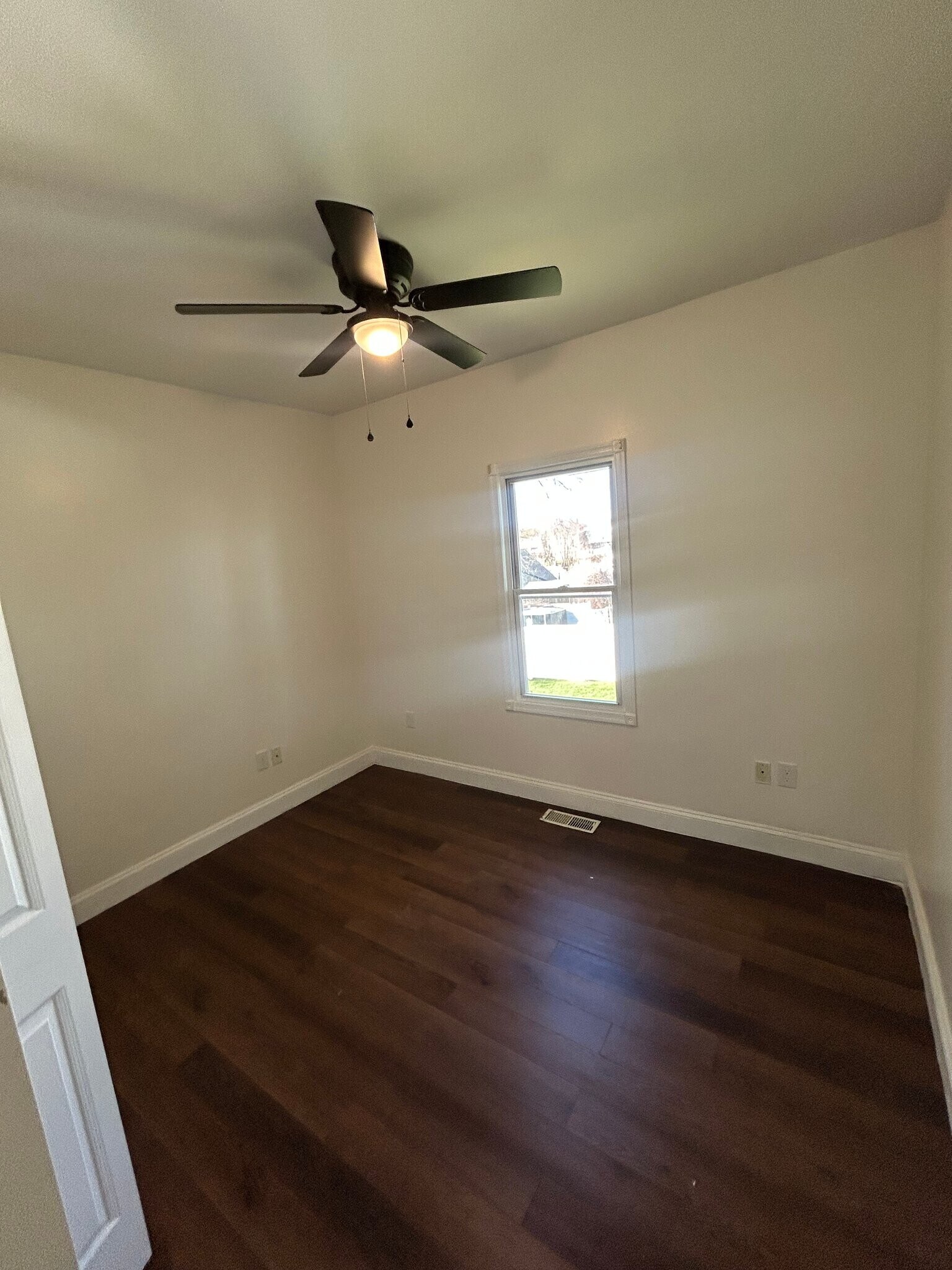 Building Photo - 1202 W Elm St