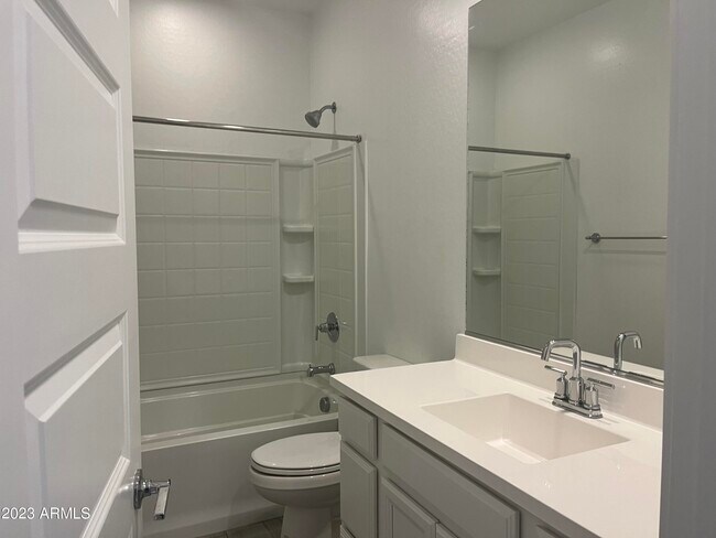 Building Photo - 566 E White Wing Dr