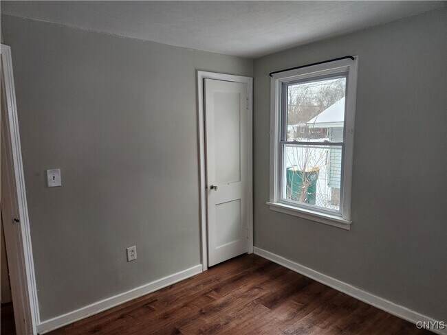 Building Photo - 437 Church St