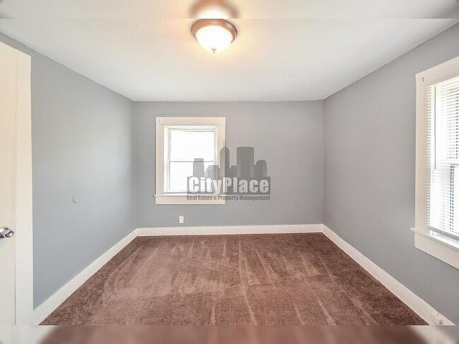 Building Photo - 2516 Columbia Ave