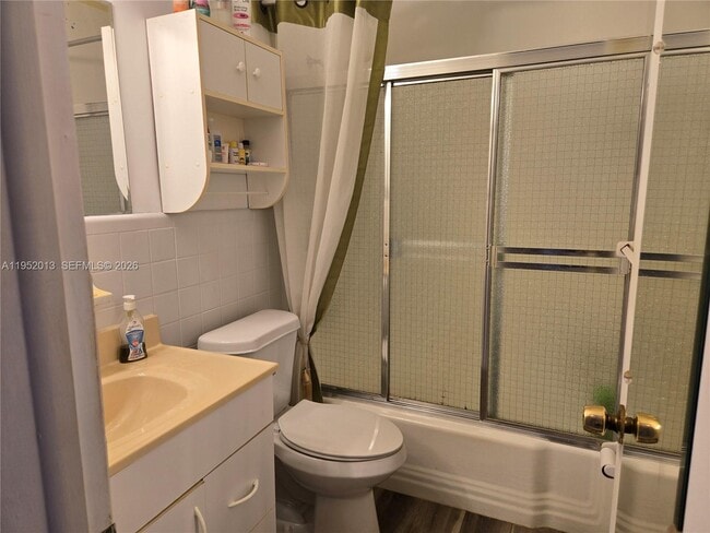 Building Photo - 820 SW 11th Ave