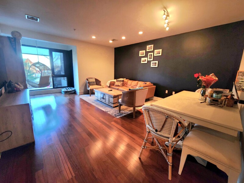 Building Photo - 533 Cambridge St