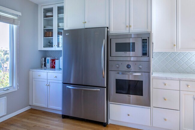 Building Photo - MODERN ARCHITECTURE W/ BEACH CHARM: BRIGHT & AIRY, 4BR3BA, 2-STORY HOME W/ OPEN & BRIGHT LIVING S...