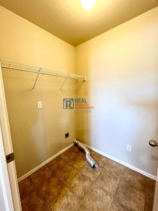 Building Photo - 10276 Deer Meadow Cir