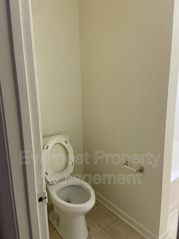 Building Photo - 9601 Links Way