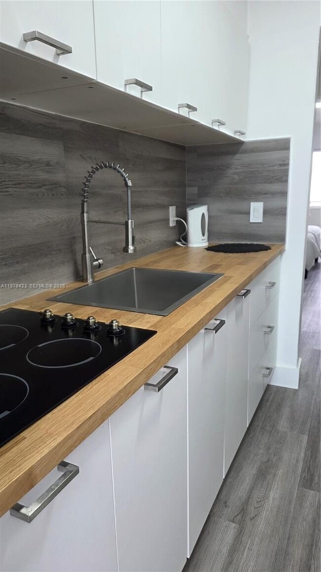 Building Photo - 761 Euclid Ave