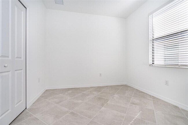 Building Photo - 1745 Saddlewood Cir