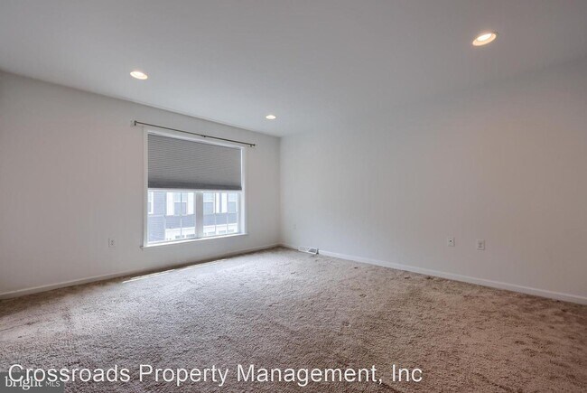 Building Photo - 2 br, 3.5 bath House - 902 Mayer Place
