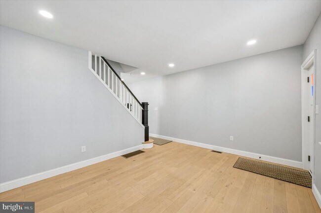 Building Photo - 4822 Ogle St