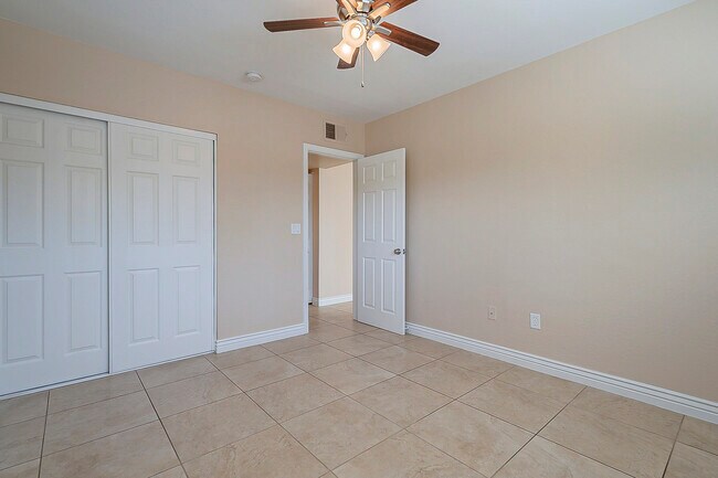 Building Photo - 818 W Osborn Rd