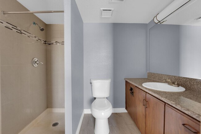 Building Photo - 1 Month Free Rent!! NEWLY REMODELED 2 BEDR...