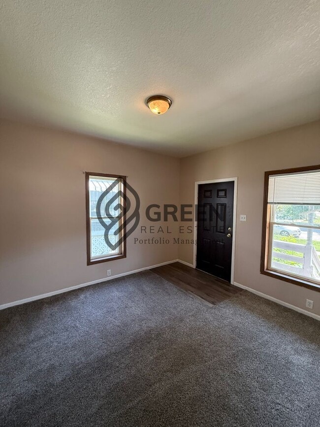 Building Photo - 2 bed 1 bathroom Apartment for rent in Kan...