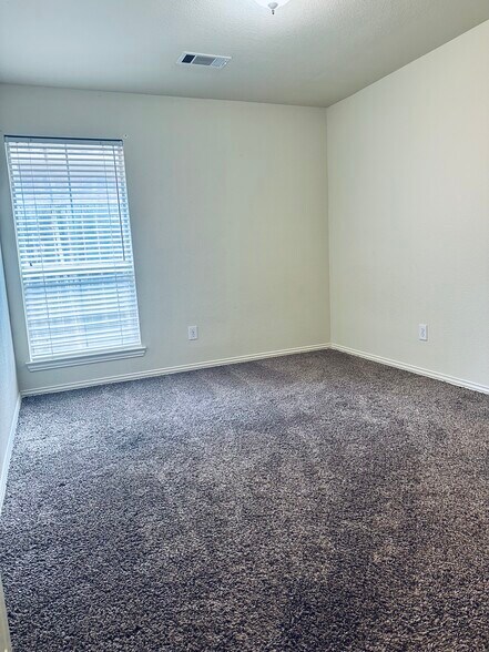 Building Photo - 2805 Glen Hollow Dr