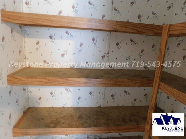 Building Photo - 710 S Walton Dr