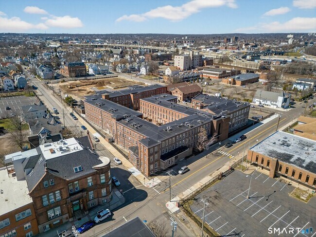 Building Photo - 325 Lafayette St