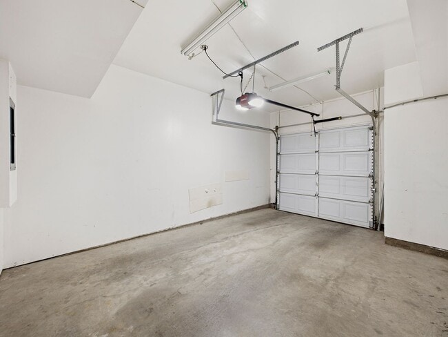 Building Photo - Bright & Inviting 1st Floor Condo for Rent!