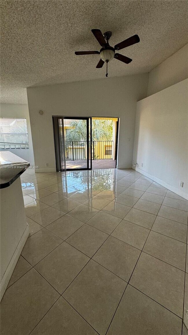 Building Photo - 9999 Summerbreeze Dr