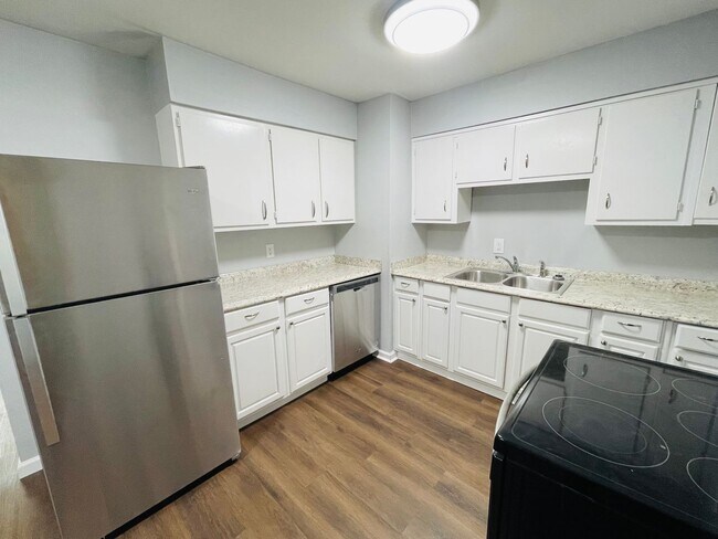 Building Photo - Renovated 3/1 house in SW Gainesville!