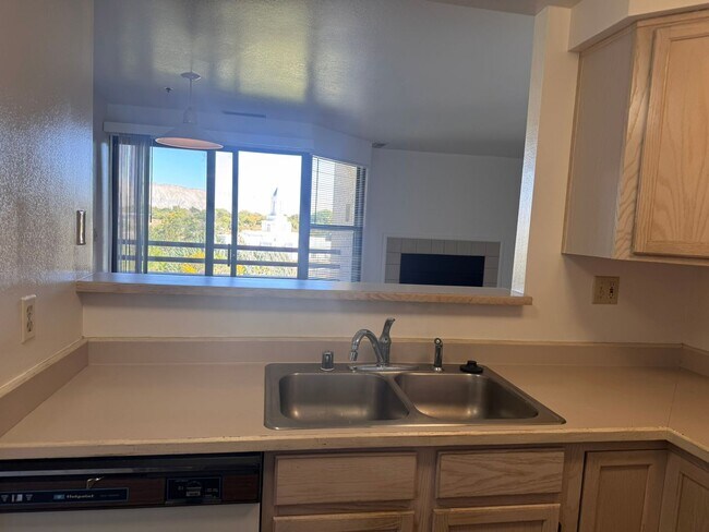 Building Photo - Horizon Towers 2Bed 2Bath Condo!!!