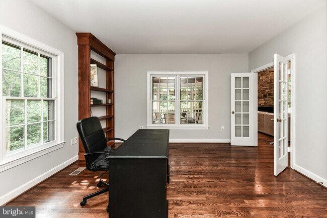 Building Photo - 2030 Spring Branch Dr