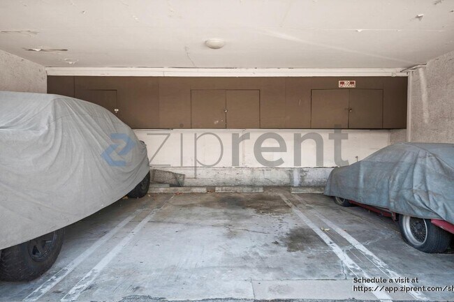 Building Photo - 15511 Sherman Way