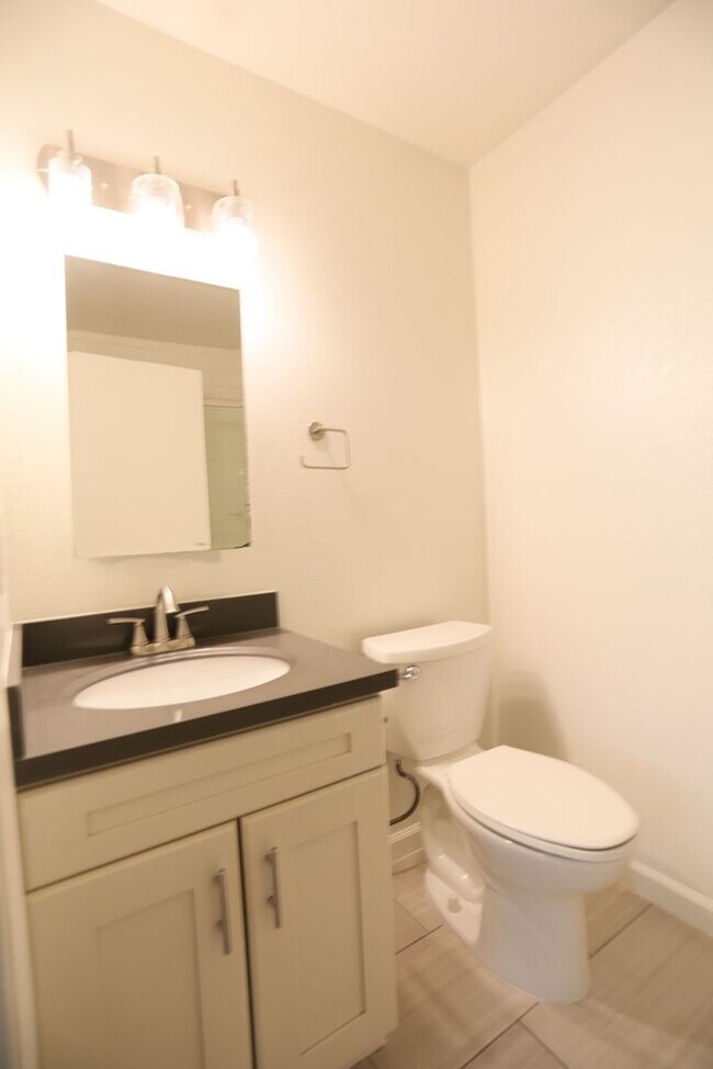 Building Photo - 301 Jayne Ave