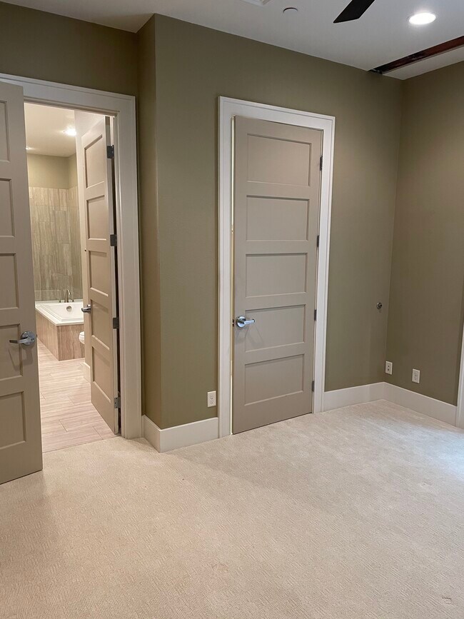 Building Photo - 441 State St