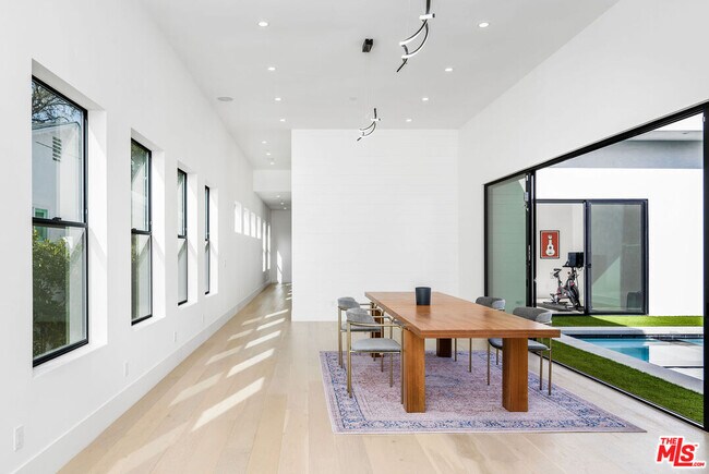 Building Photo - 22931 Dolorosa St