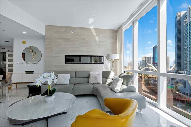 Building Photo - 851 NE 1st Ave