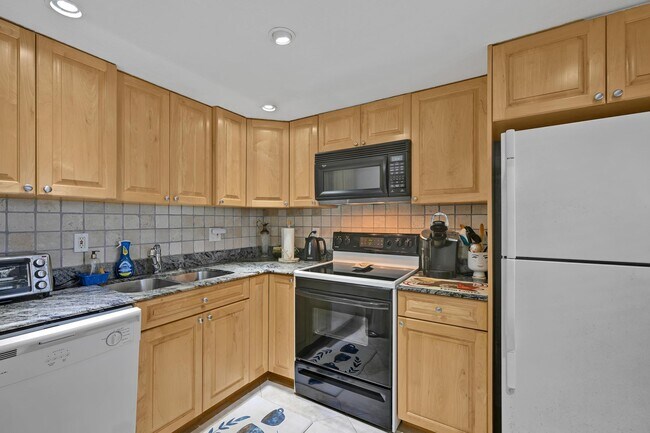 Building Photo - 3590 S Ocean Blvd