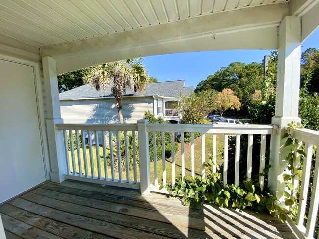 Building Photo - Spacious, One Bedroom Apartment W/ a Balcony!