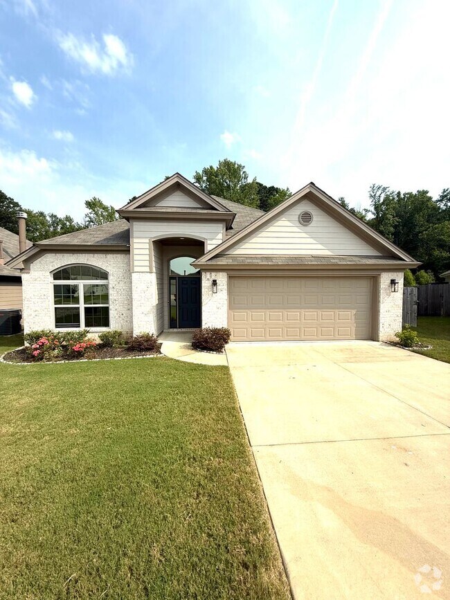 Building Photo - ** 3 Bed 2 Bath located in StoneyBrooke Pl...