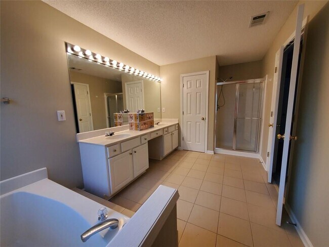 Building Photo - 2623 Davenham Ln