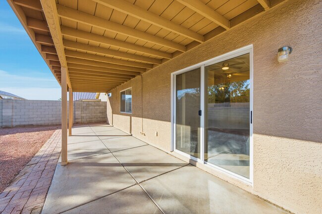 Building Photo - 7319 W Eugie Ave