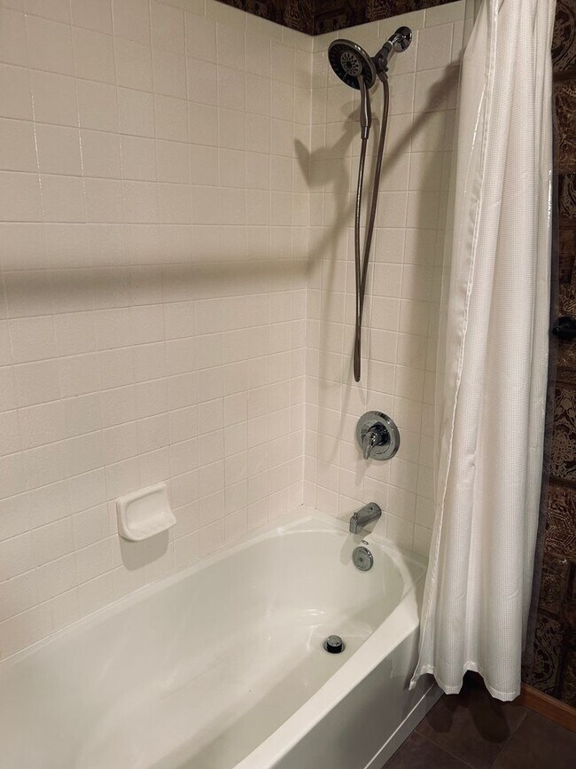 Building Photo - Gorgeous Home Located on Rivercut Golf Cou...